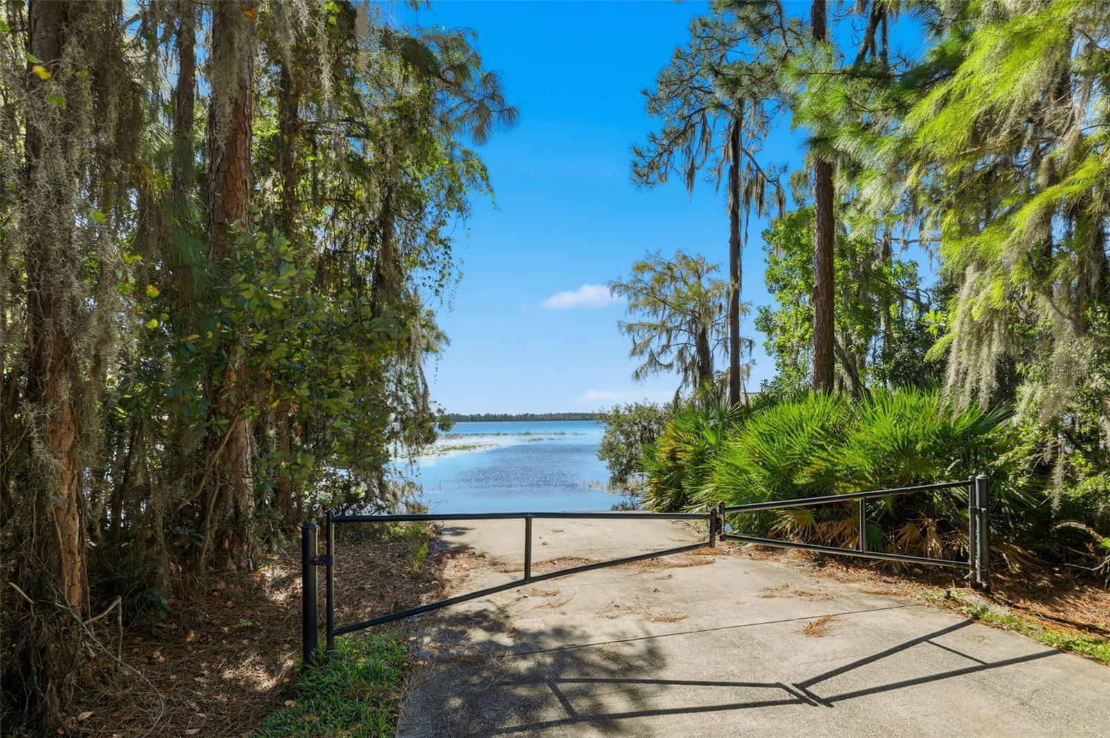 WATERS EDGE/LK NONA UN 01 - Residential