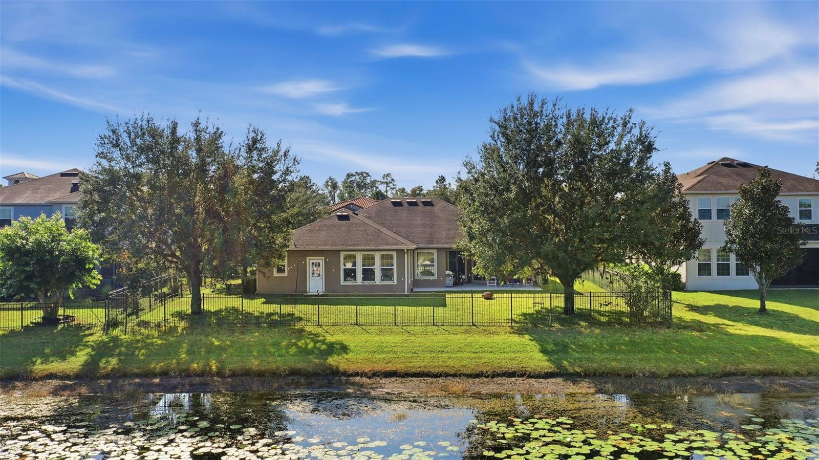 WATERS EDGE/LK NONA UN 01 - Residential