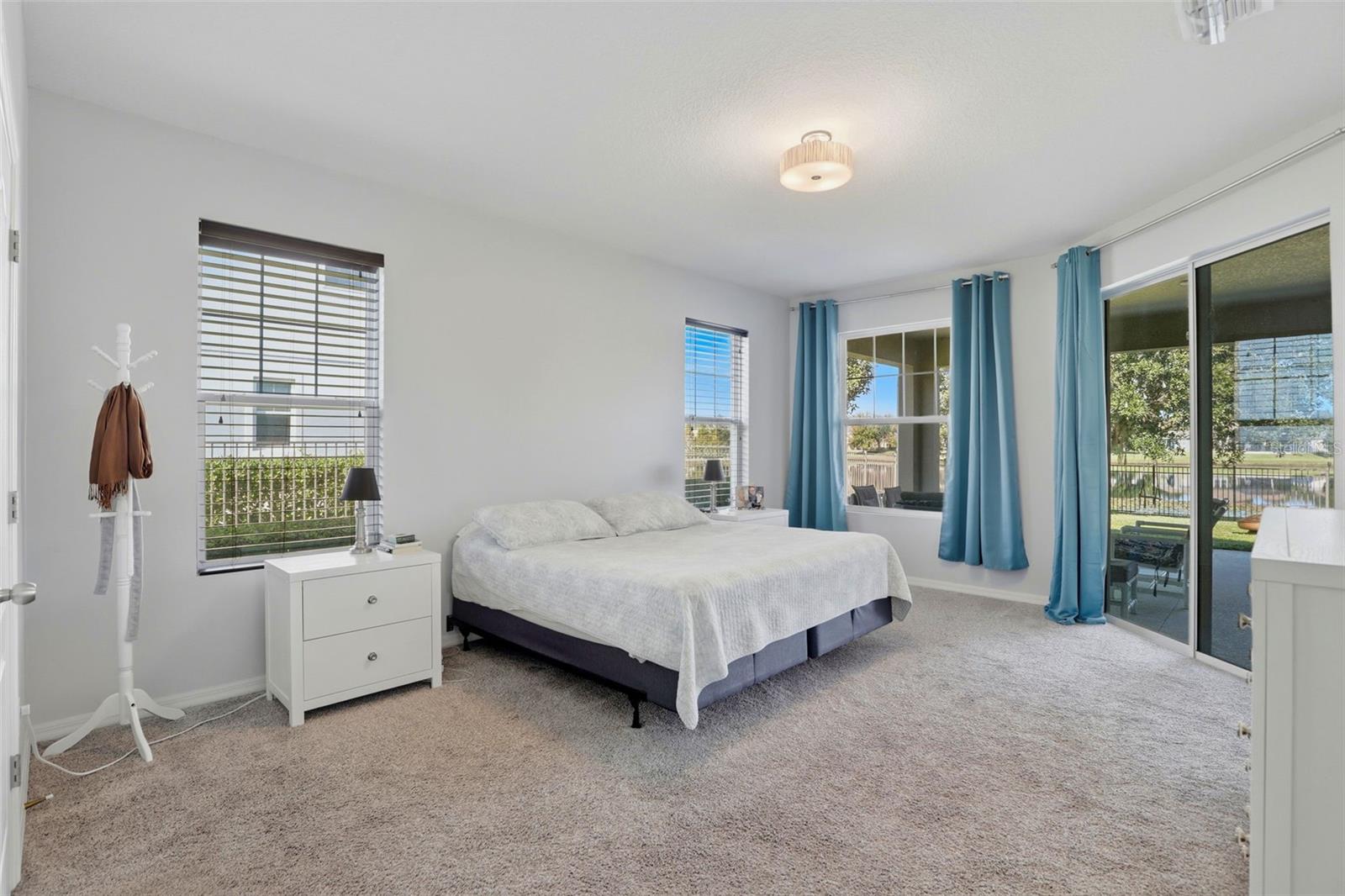 WATERS EDGE/LK NONA UN 01 - Residential