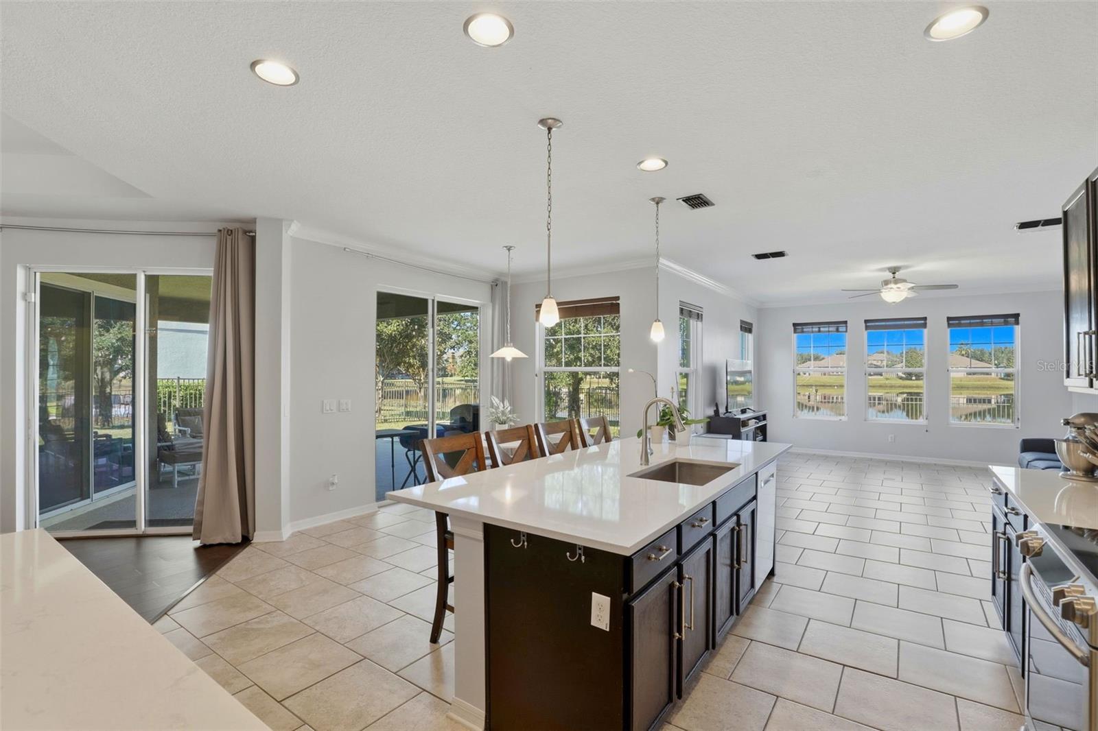 WATERS EDGE/LK NONA UN 01 - Residential