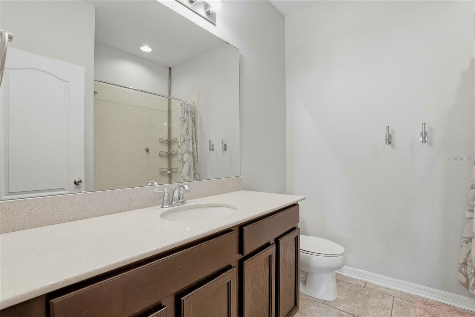 WATERS EDGE/LK NONA UN 01 - Residential