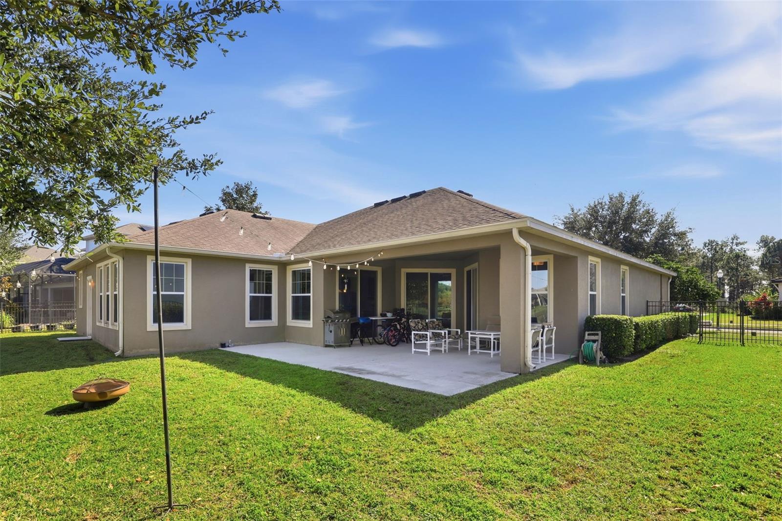 WATERS EDGE/LK NONA UN 01 - Residential