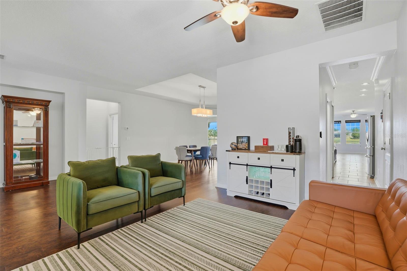 WATERS EDGE/LK NONA UN 01 - Residential