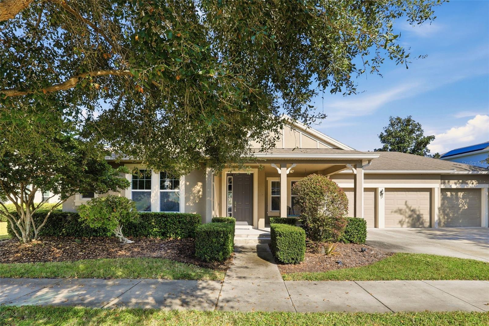 WATERS EDGE/LK NONA UN 01 - Residential