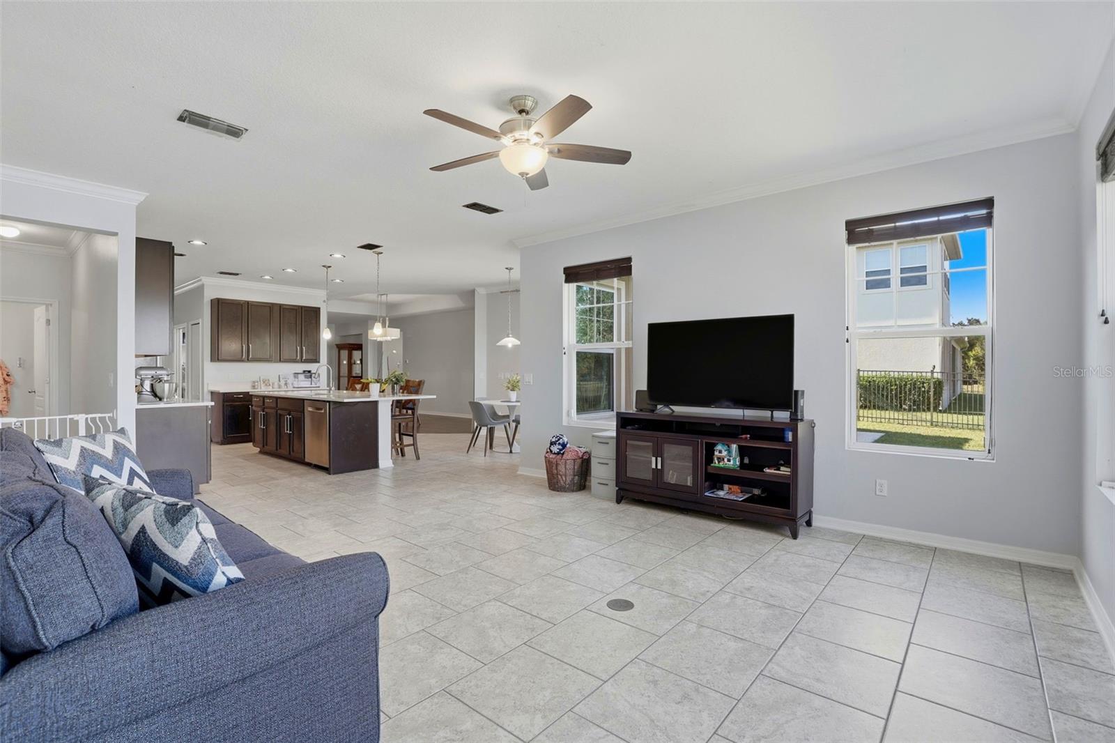 WATERS EDGE/LK NONA UN 01 - Residential