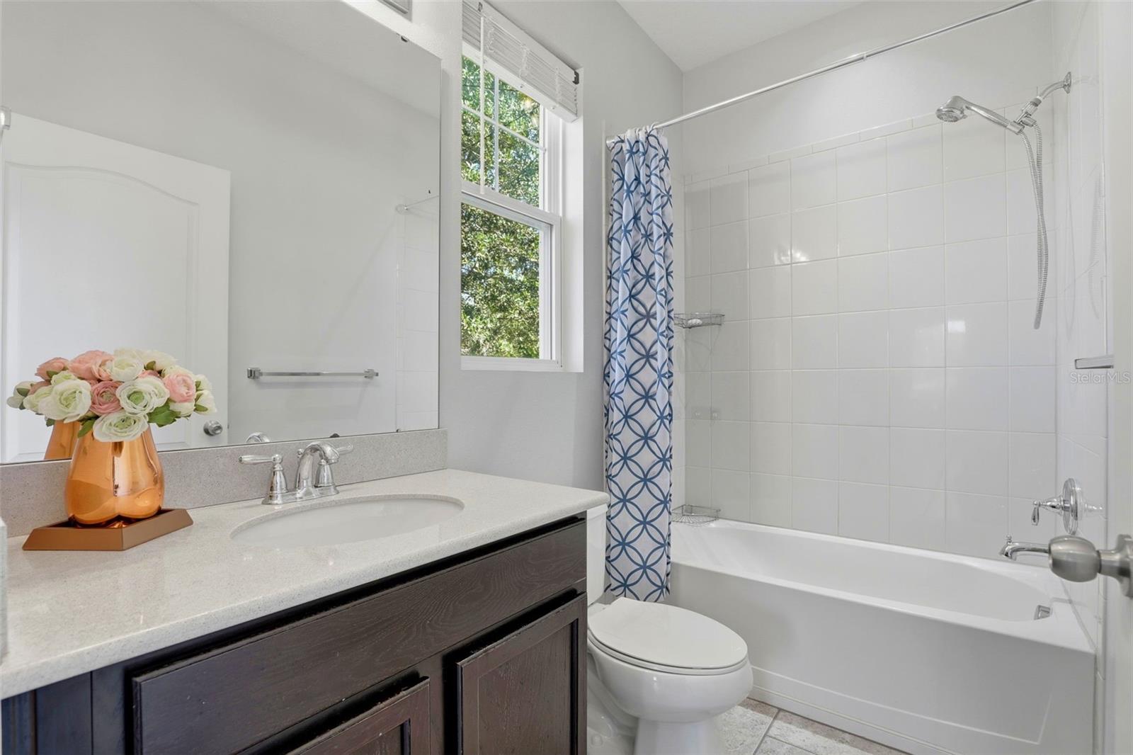 WATERS EDGE/LK NONA UN 01 - Residential