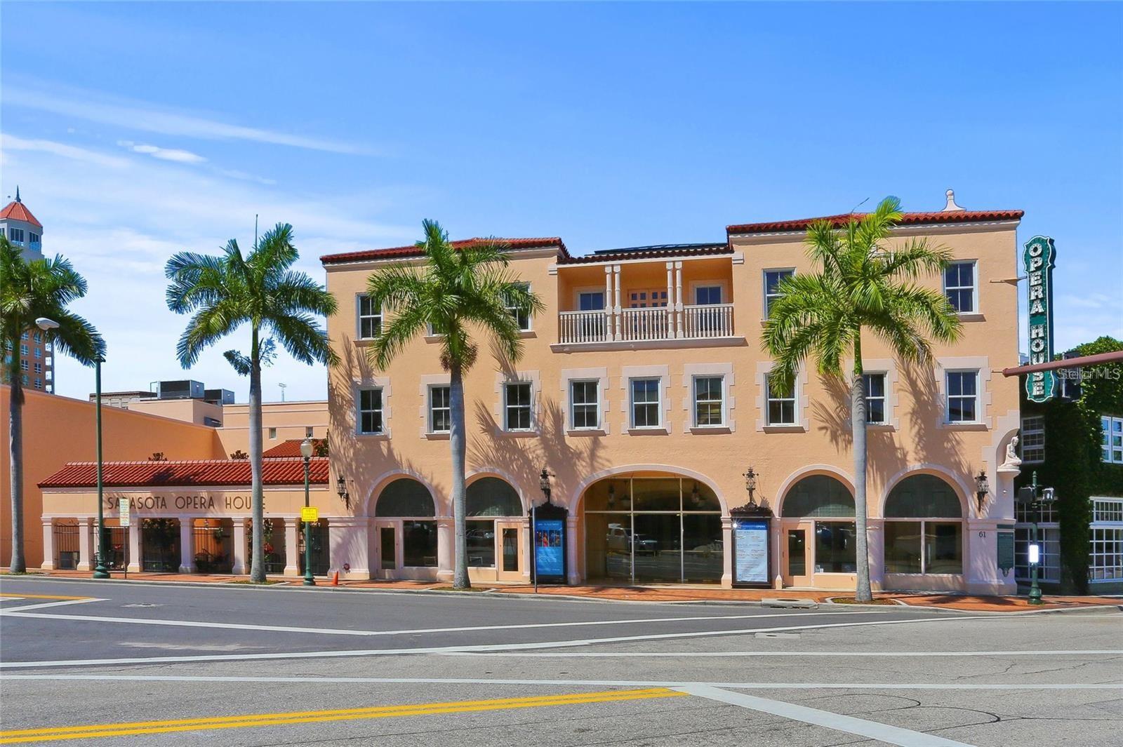 ST REGIS - Residential Lease