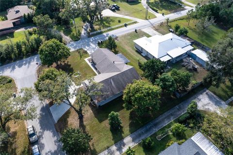 A home in LAKELAND