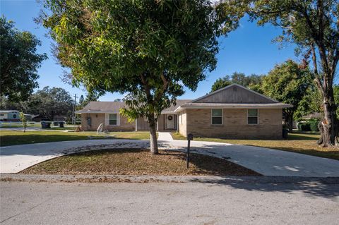 A home in LAKELAND