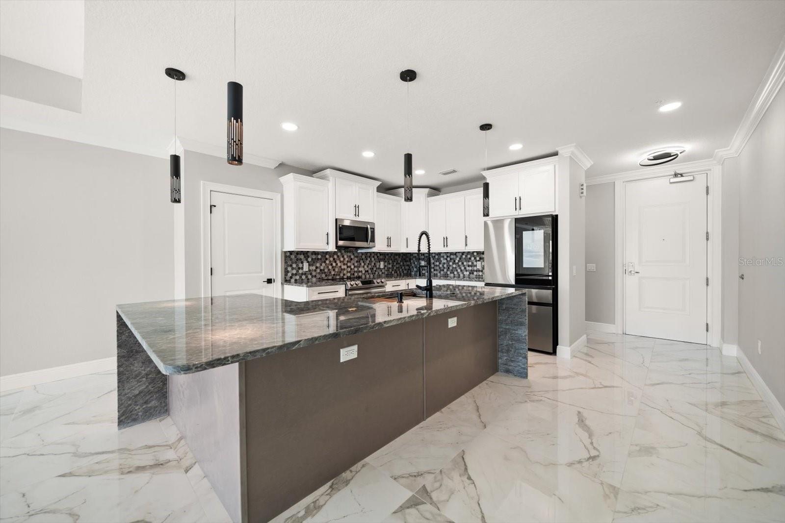 211 DOLPHIN POINT 403