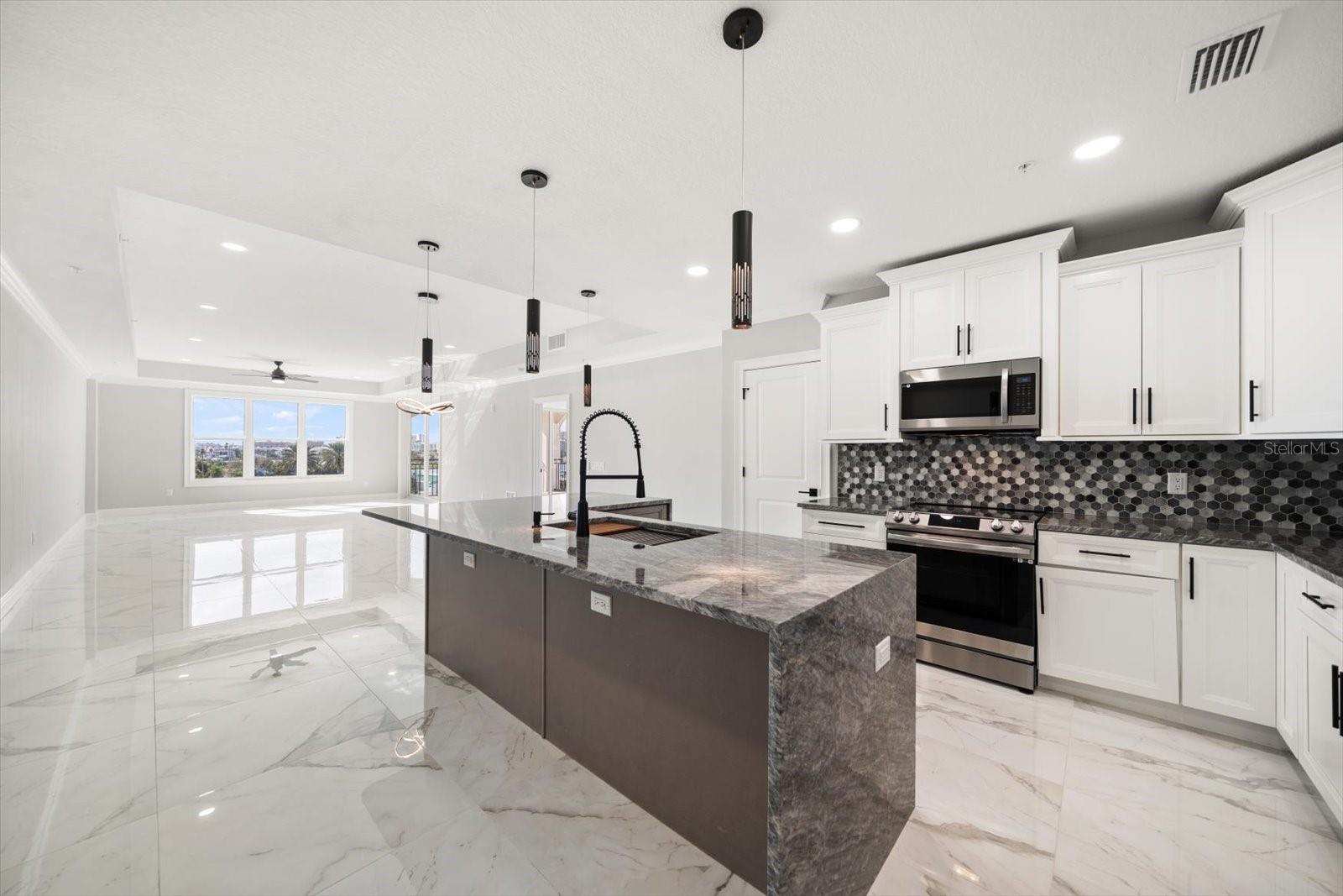 211 DOLPHIN POINT 403