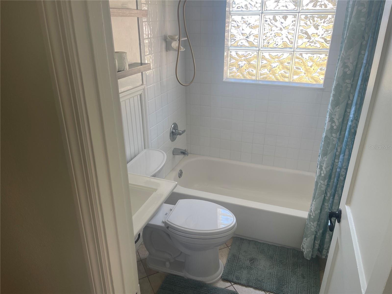 BAYHILL ESTATES - Residential Lease