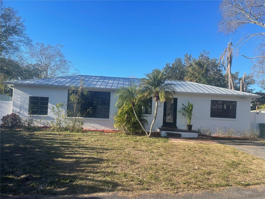 TOTALLY RENOVATED HOME NEAR MACDILL AFB AND DOWNTOWN TAMPA.  CLOSE TO GREAT SHOPPING, DINING, ENTERTAINMENT.  THIS WILL NOT LAST LONG.
