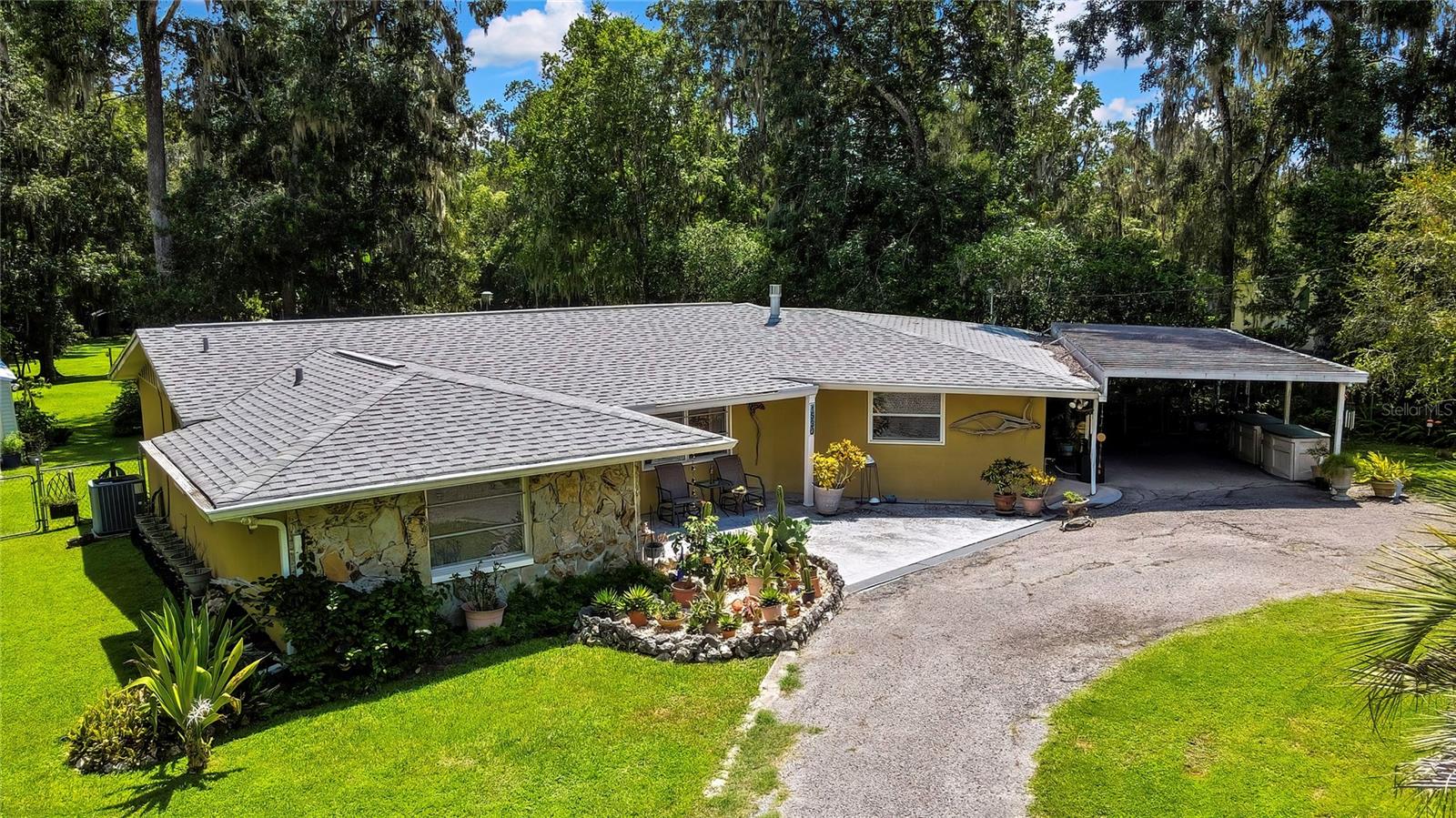 1530 OAKHURST DRIVE