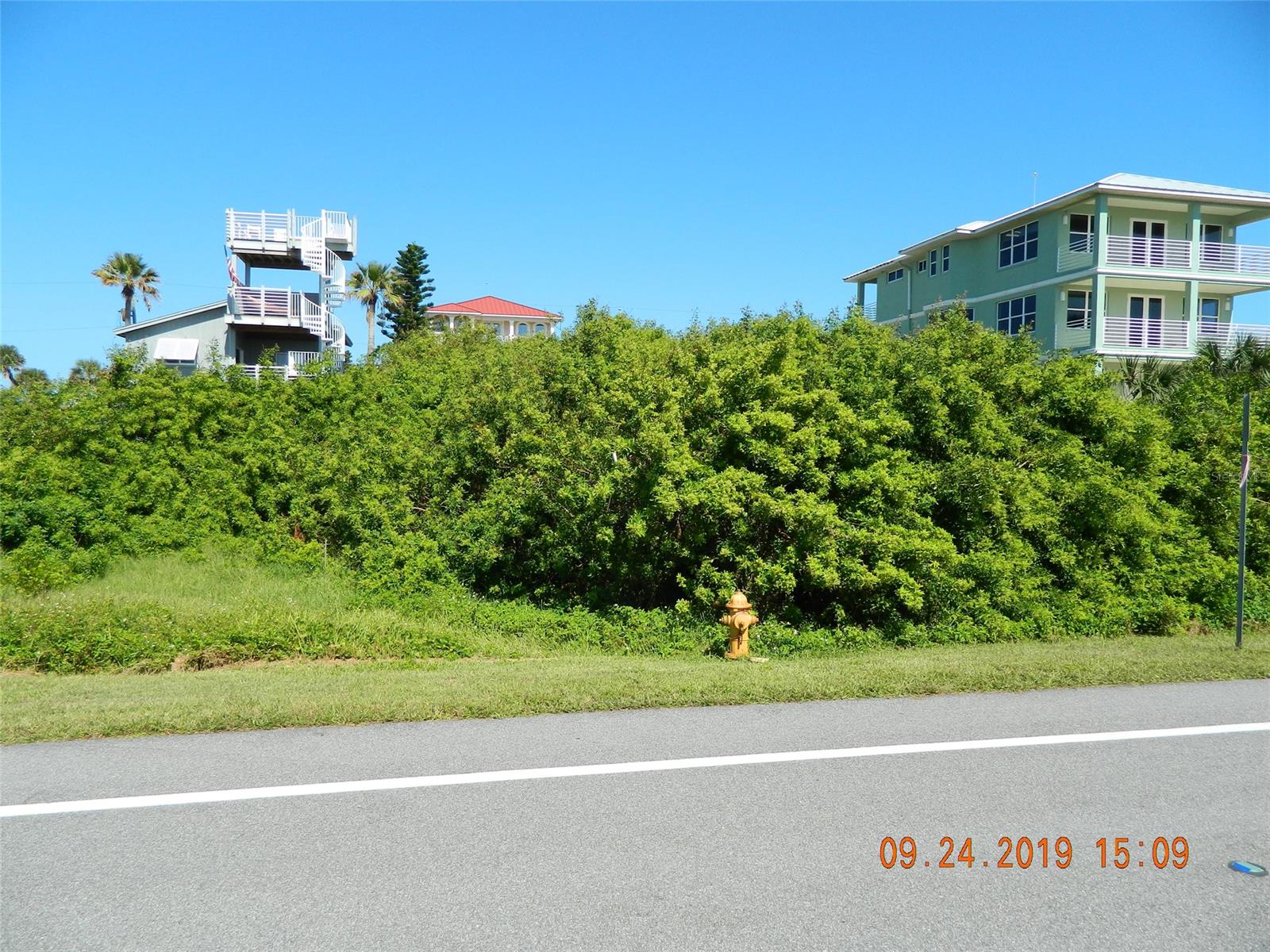 Great lot to build you beach home on.; Cleared: No