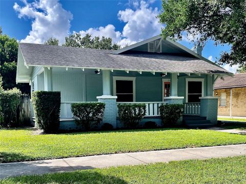 A home in LAKELAND