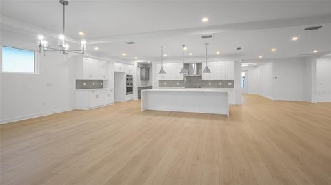 Tiny photo for 1615 Bellagio Loop, Tavares, FL 32778 (MLS # W7880648)