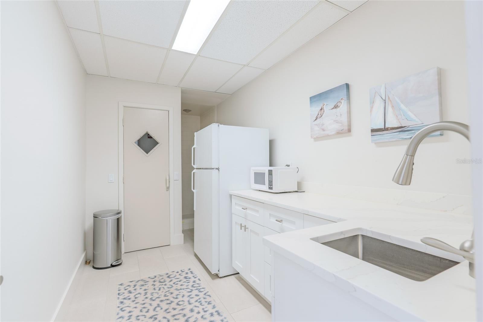 5700 MARINER CONDO APART - Residential