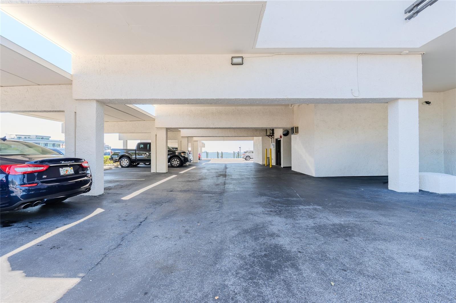 5700 MARINER CONDO APART - Residential