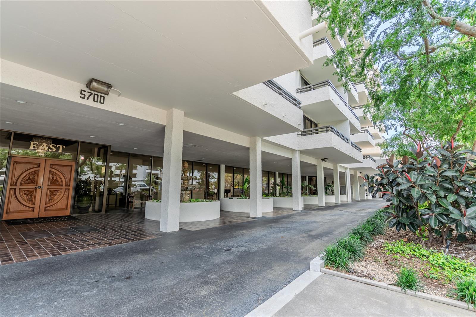 5700 MARINER CONDO APART - Residential