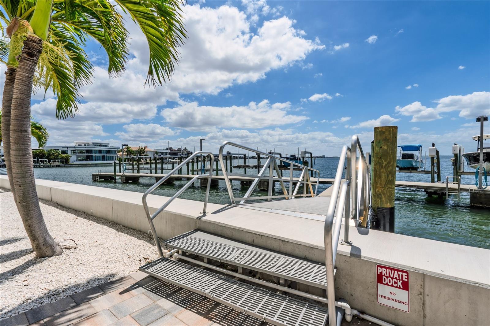 5700 MARINER CONDO APART - Residential