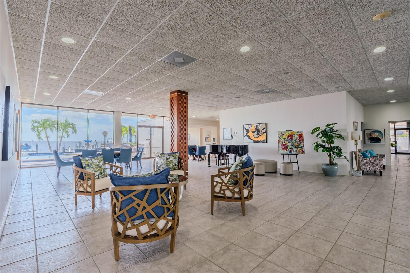 5700 MARINER CONDO APART - Residential