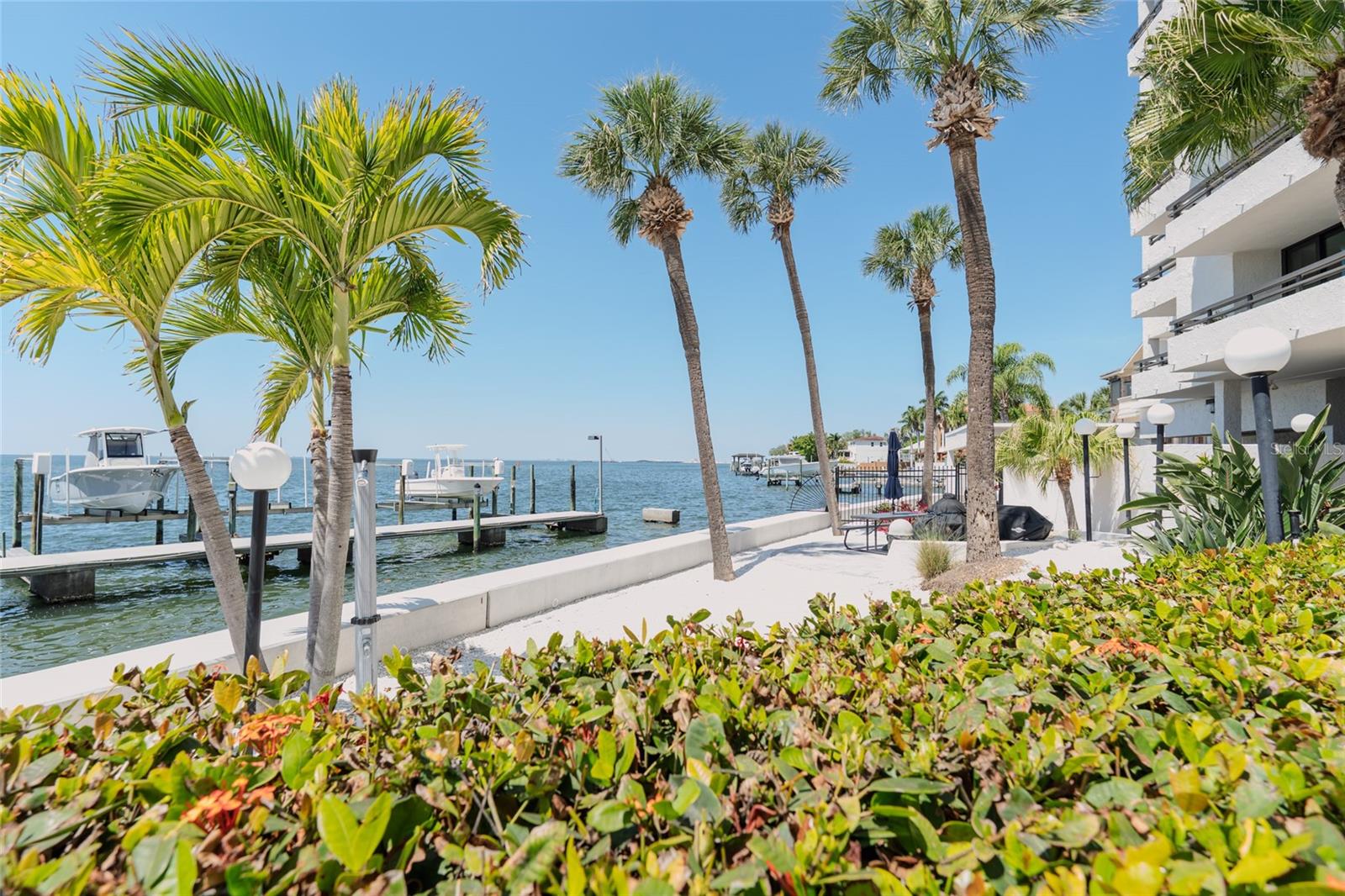 5700 MARINER CONDO APART - Residential