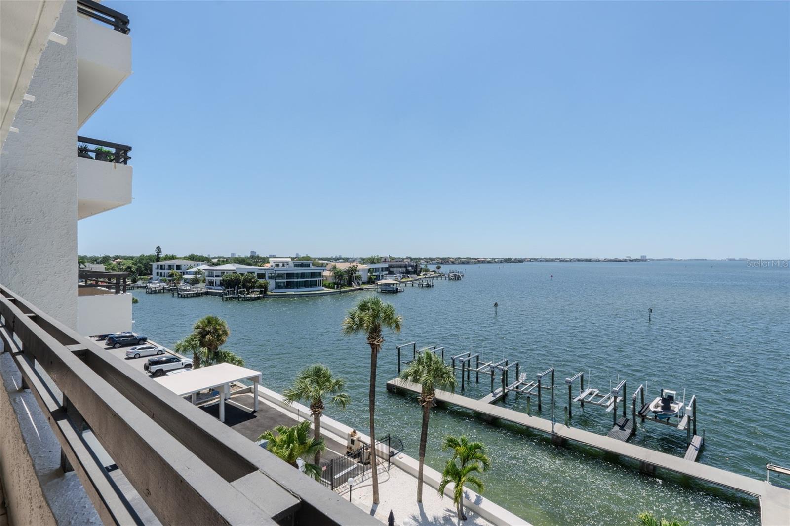 5700 MARINER CONDO APART - Residential