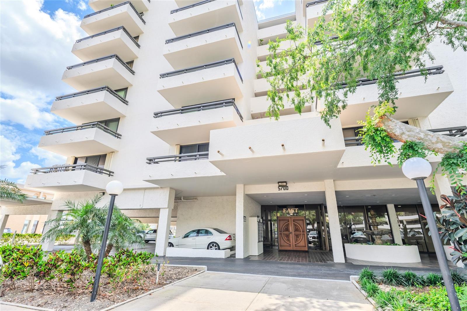 5700 MARINER CONDO APART - Residential