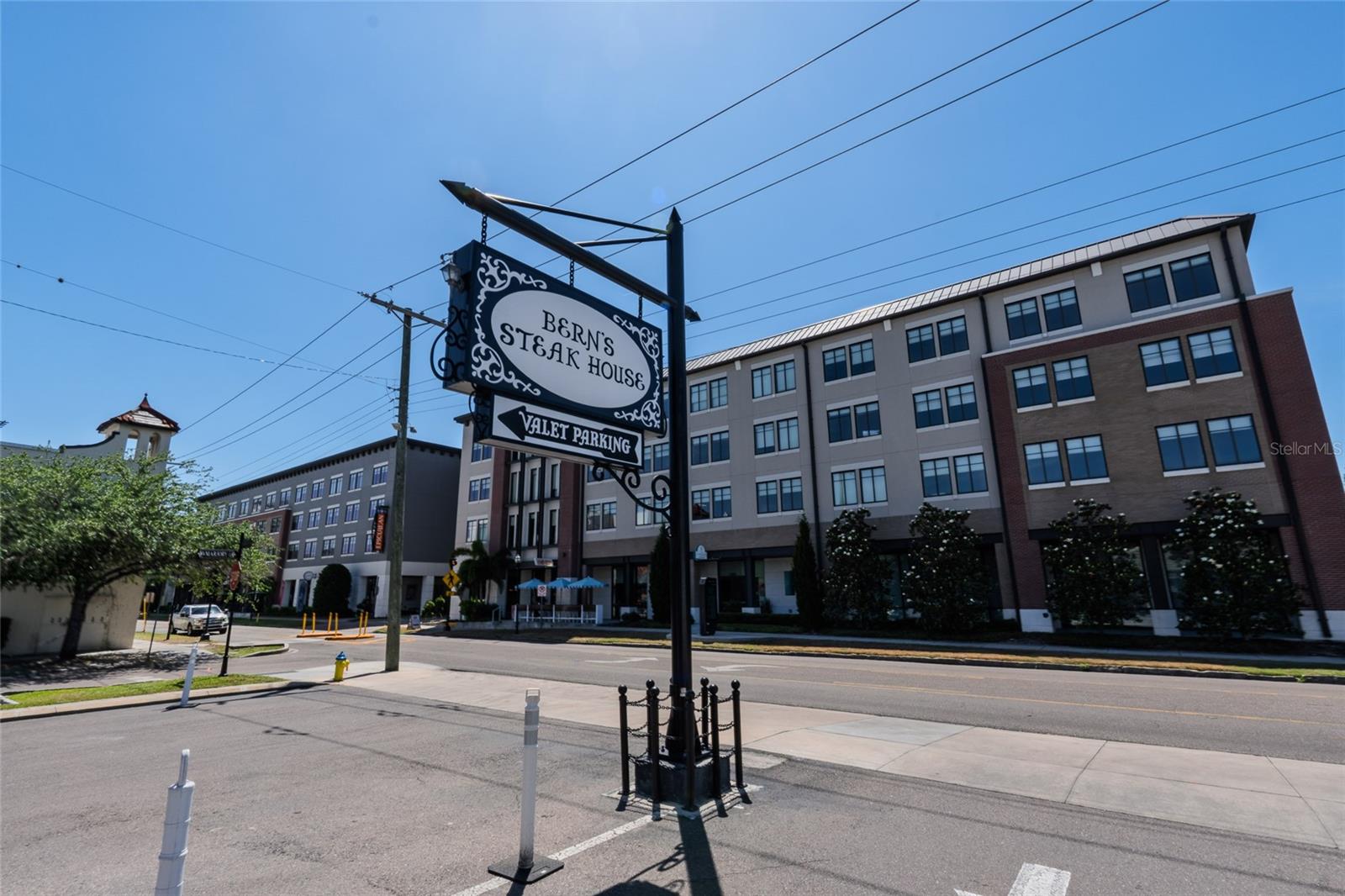 5700 MARINER CONDO APART - Residential