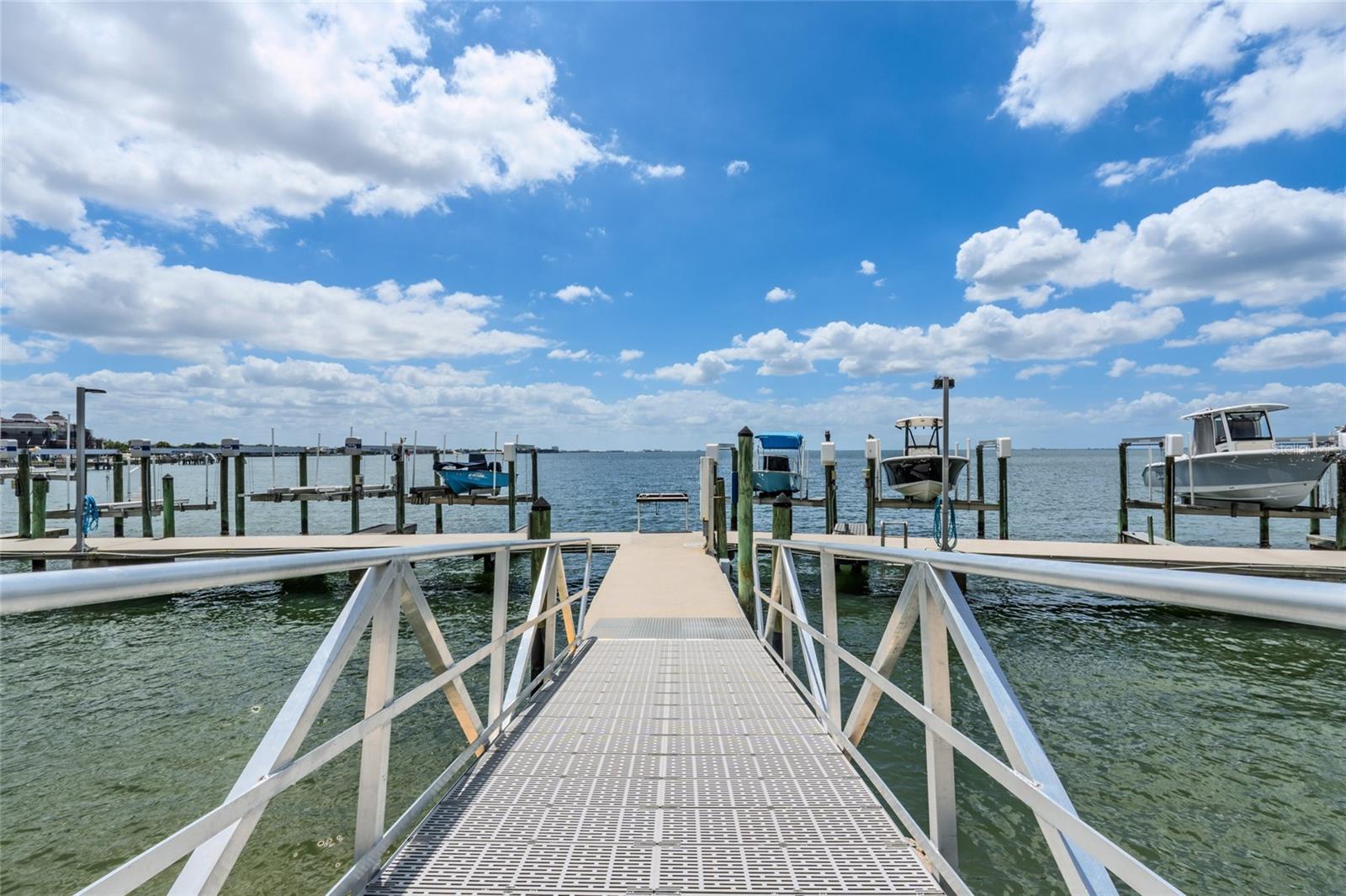 5700 MARINER CONDO APART - Residential