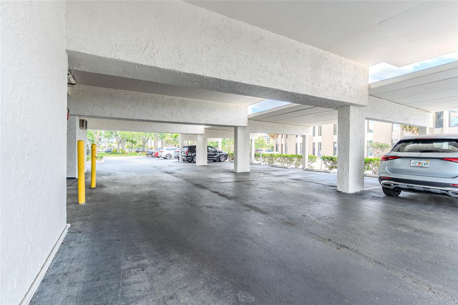 5700 MARINER CONDO APART - Residential