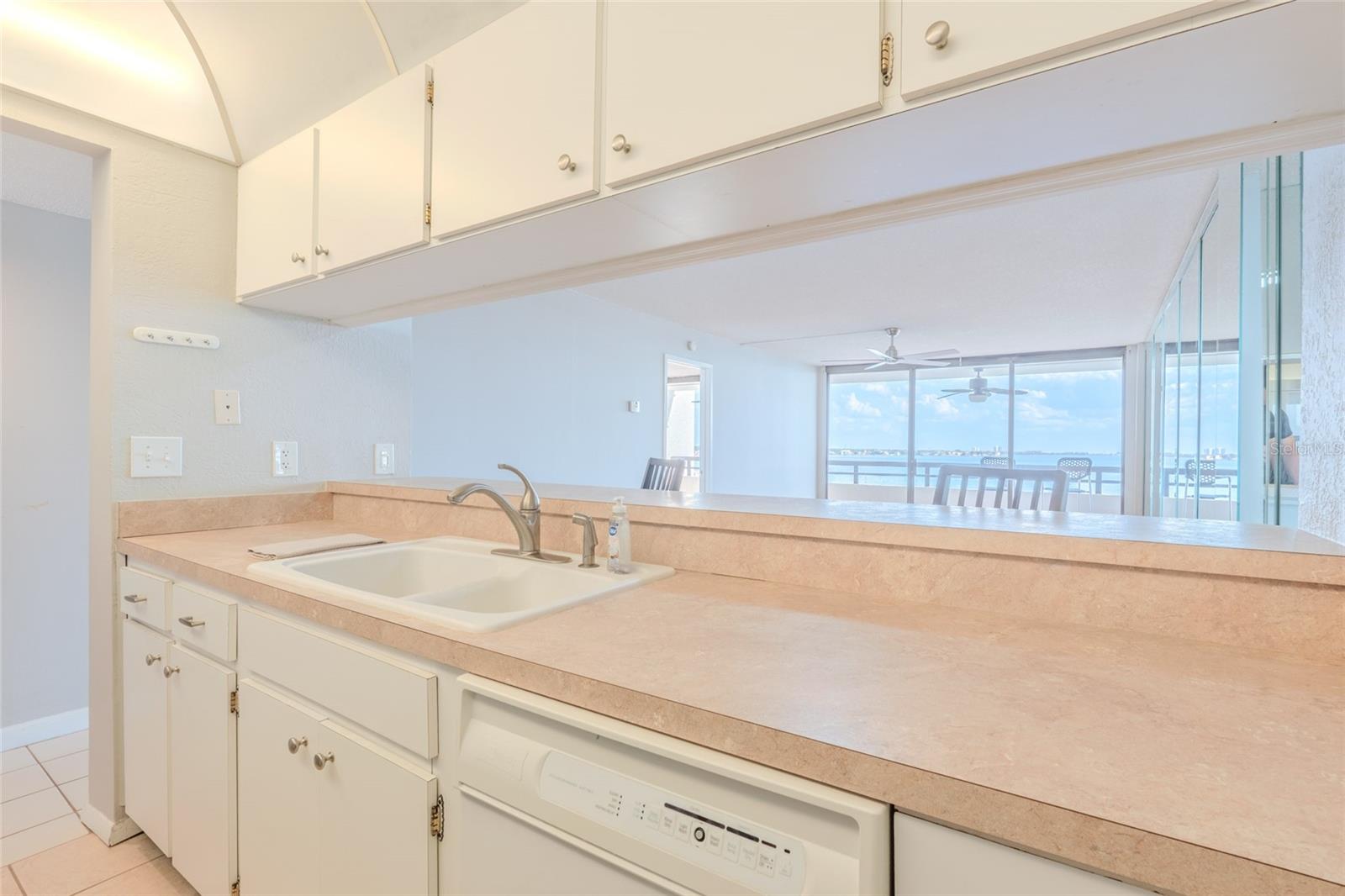 5700 MARINER CONDO APART - Residential