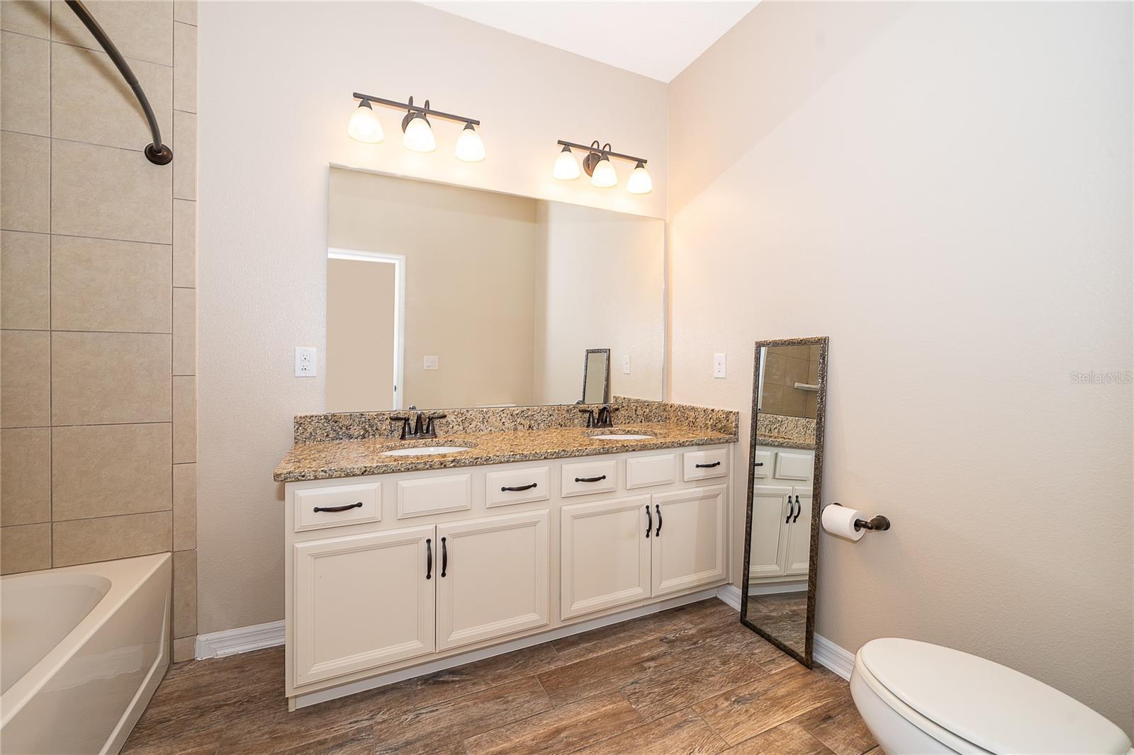 SUMMERLAKE GRVS - Residential