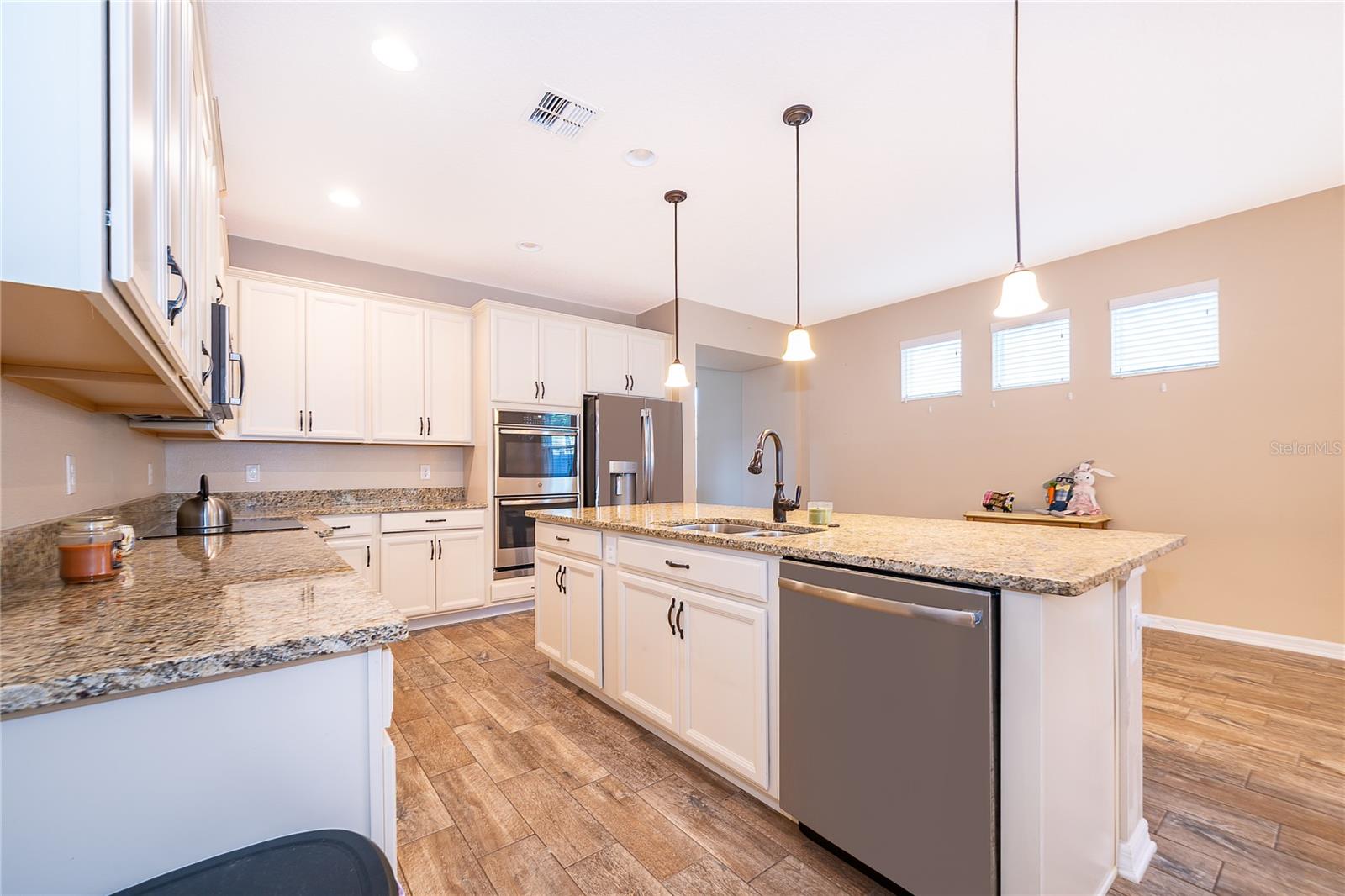 SUMMERLAKE GRVS - Residential