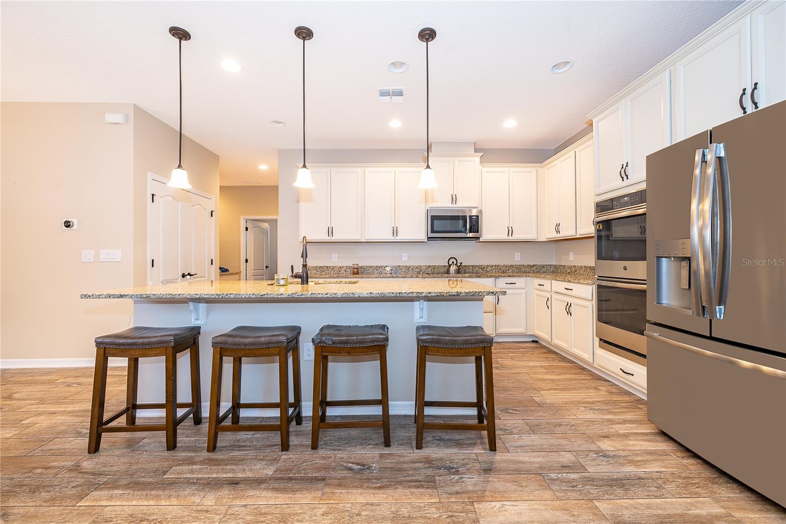 SUMMERLAKE GRVS - Residential