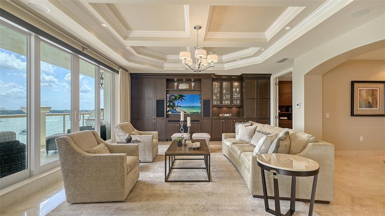 464 GOLDEN GATE POINT 702