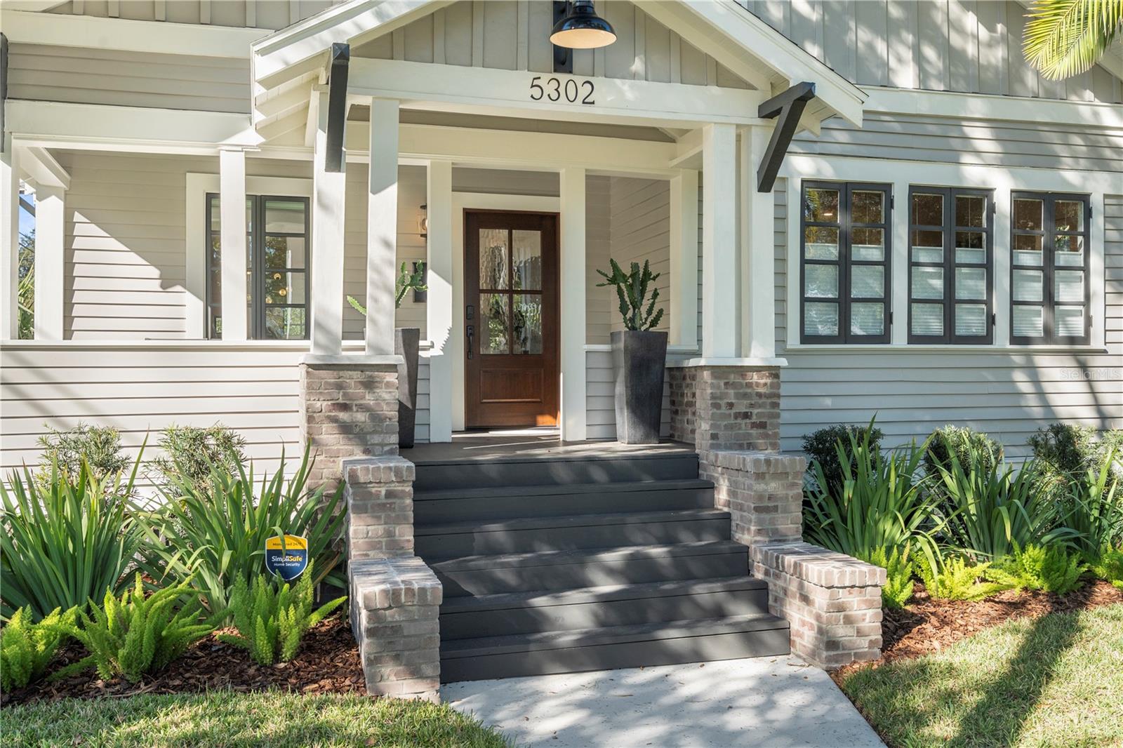 5302 N CENTRAL AVENUE