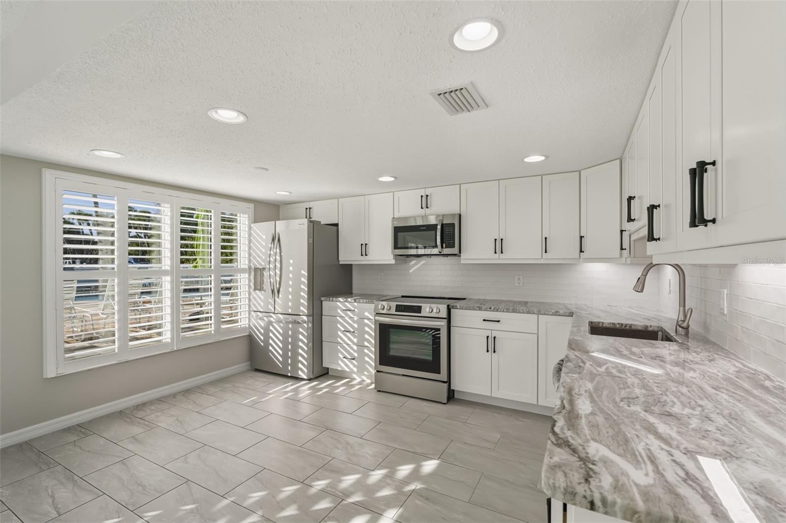 TIKI APTS BLDG 01 - Residential