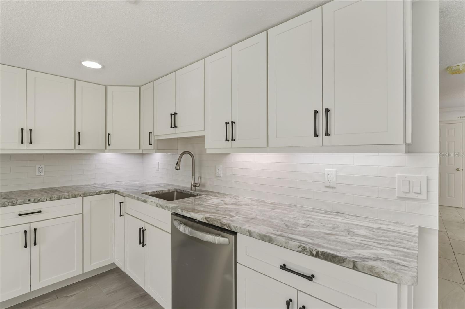 TIKI APTS BLDG 01 - Residential