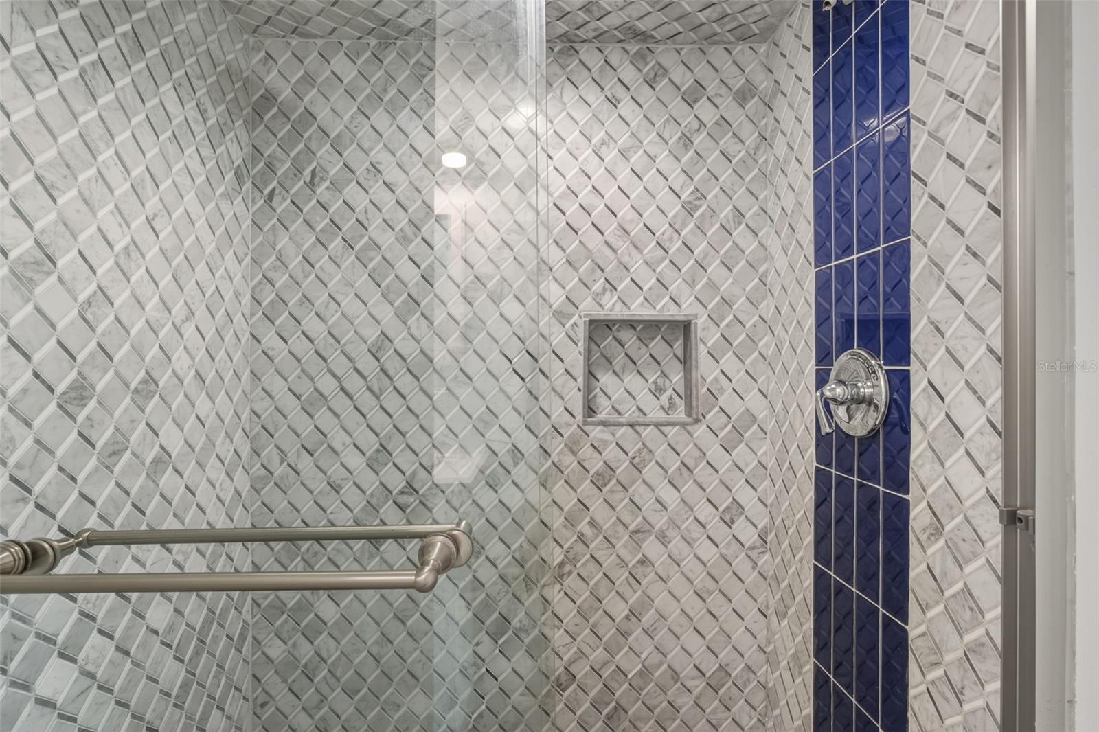 TIKI APTS BLDG 01 - Residential