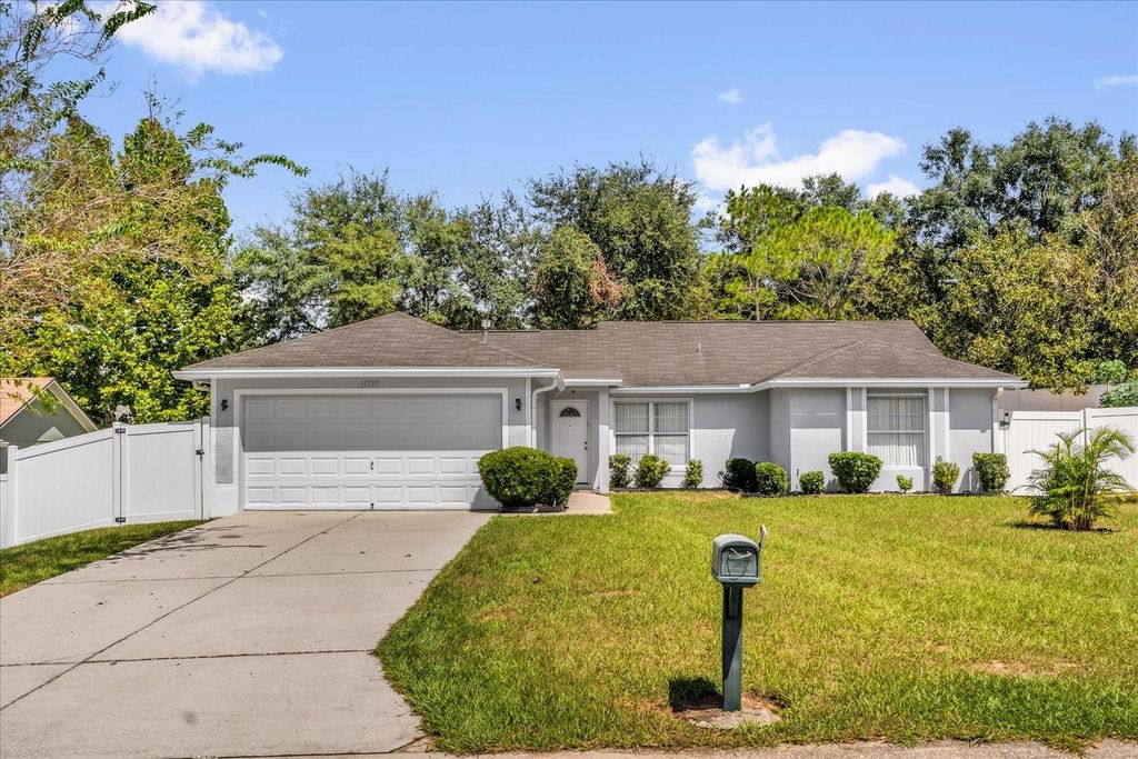 Photo of 11725 Foxglove Drive, Clermont, FL 34711 (MLS # O6347087)