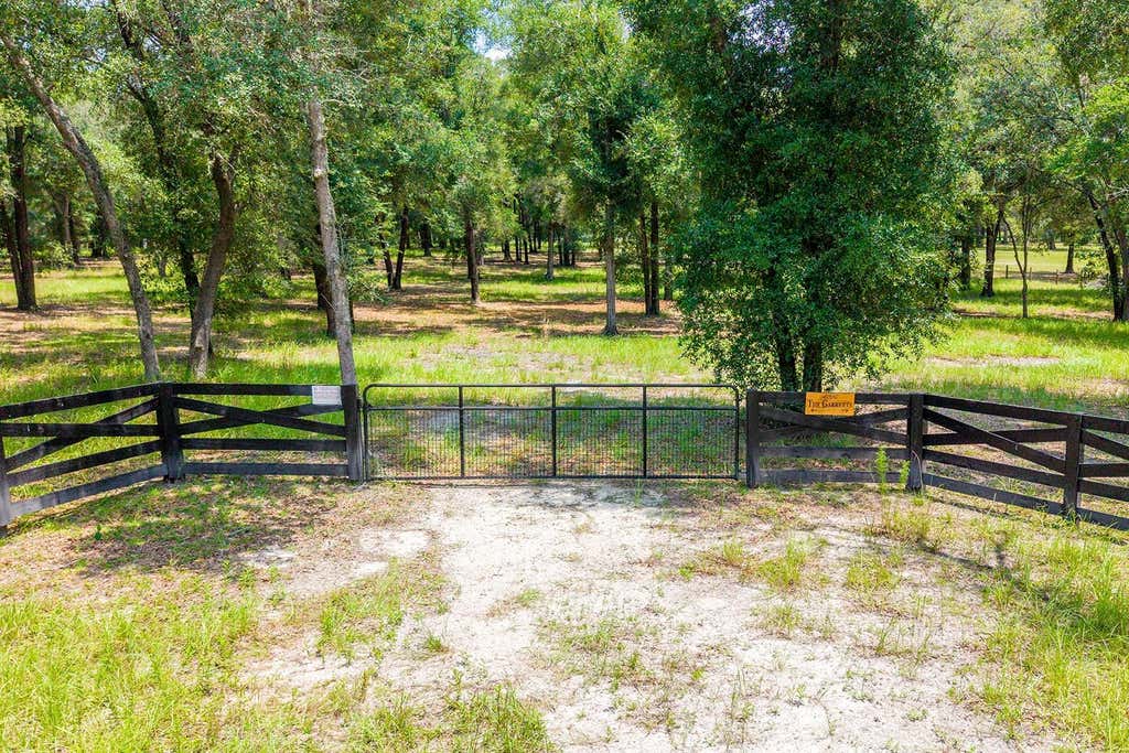 Photo of 4316 NE 27th Lane, High Springs, FL 32643 (MLS # GC542434)