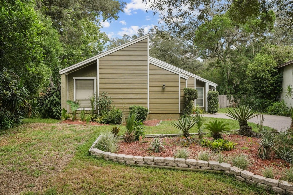 Photo of 280 Hunters Point Trail, Longwood, FL 32779 (MLS # O6437791)