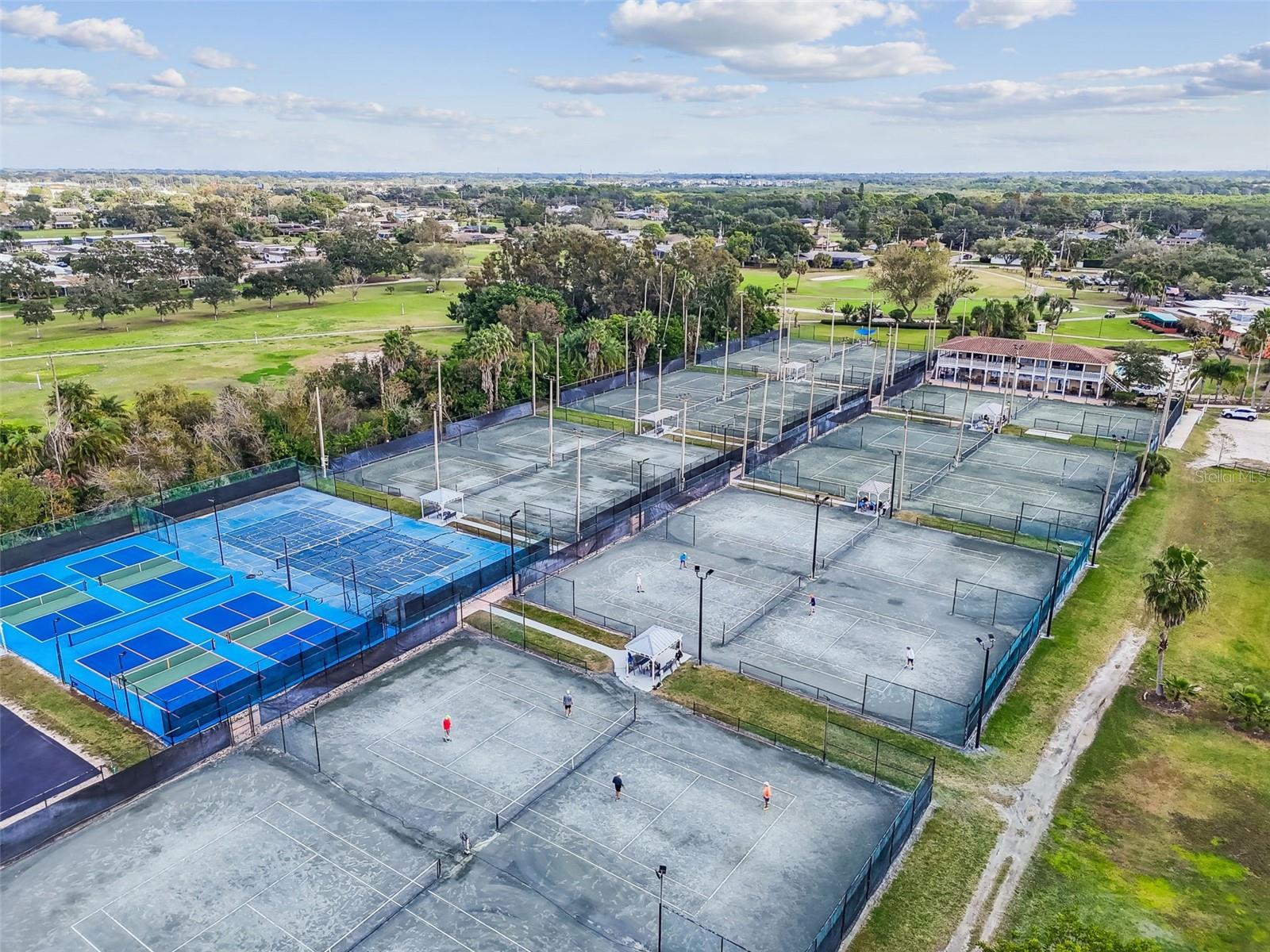 SEMINOLE-ON-THE-GREEN VILLAS - Residential