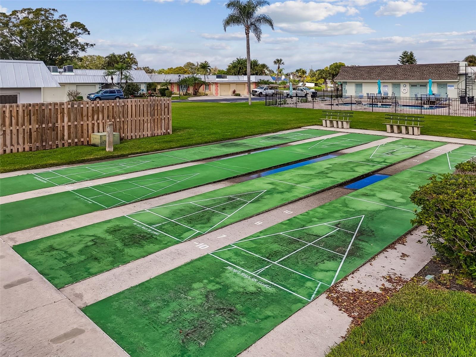 SEMINOLE-ON-THE-GREEN VILLAS - Residential