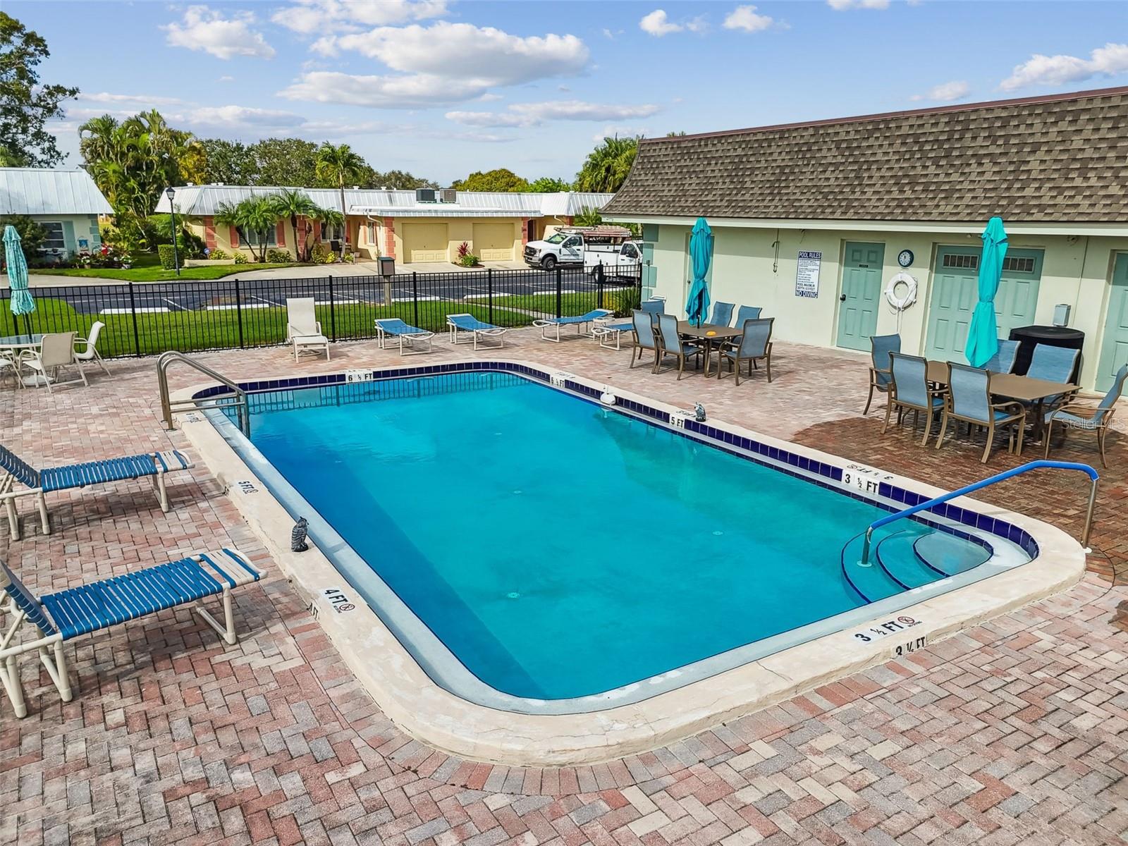 SEMINOLE-ON-THE-GREEN VILLAS - Residential