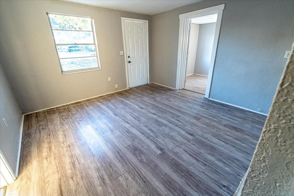 8623 N WILLOW AVENUE