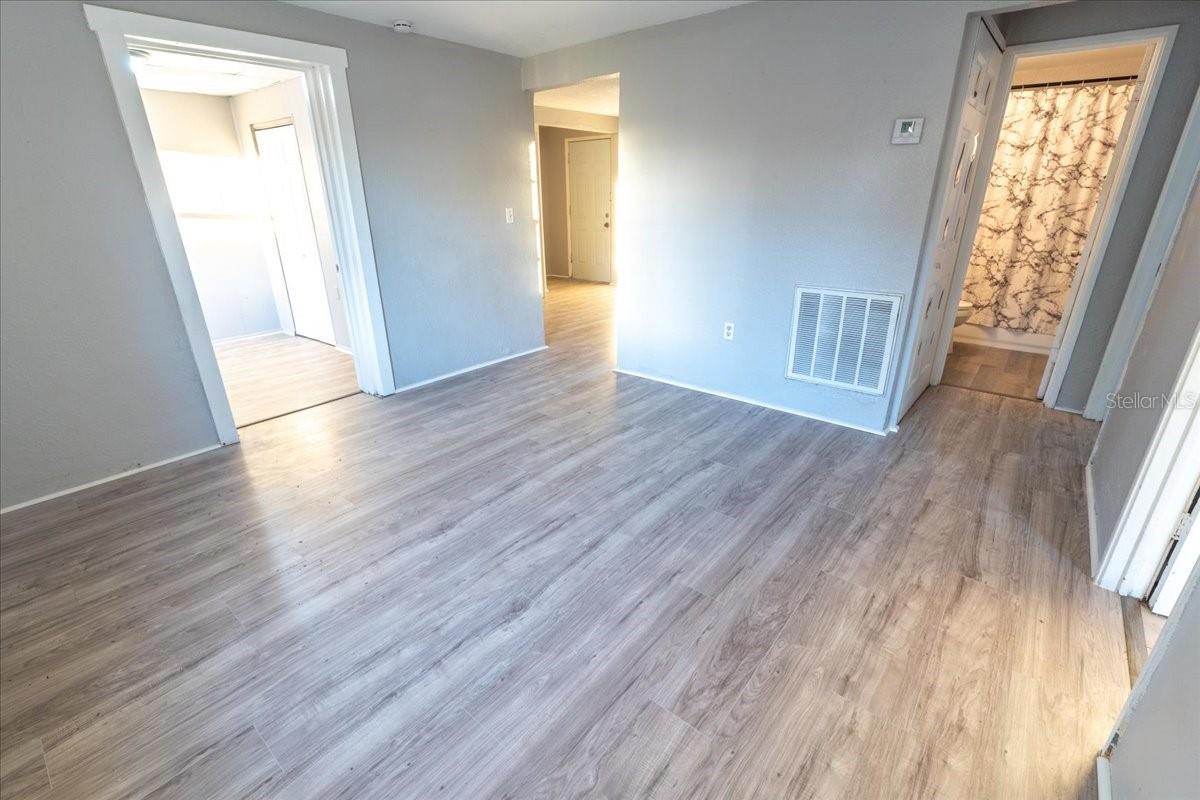 8623 N WILLOW AVENUE