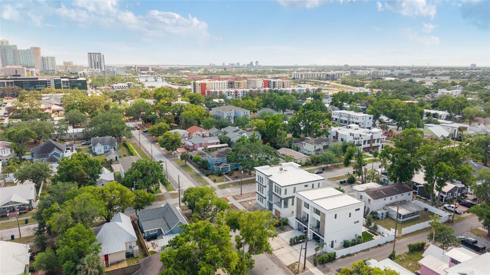 105 W COLUMBUS DRIVE